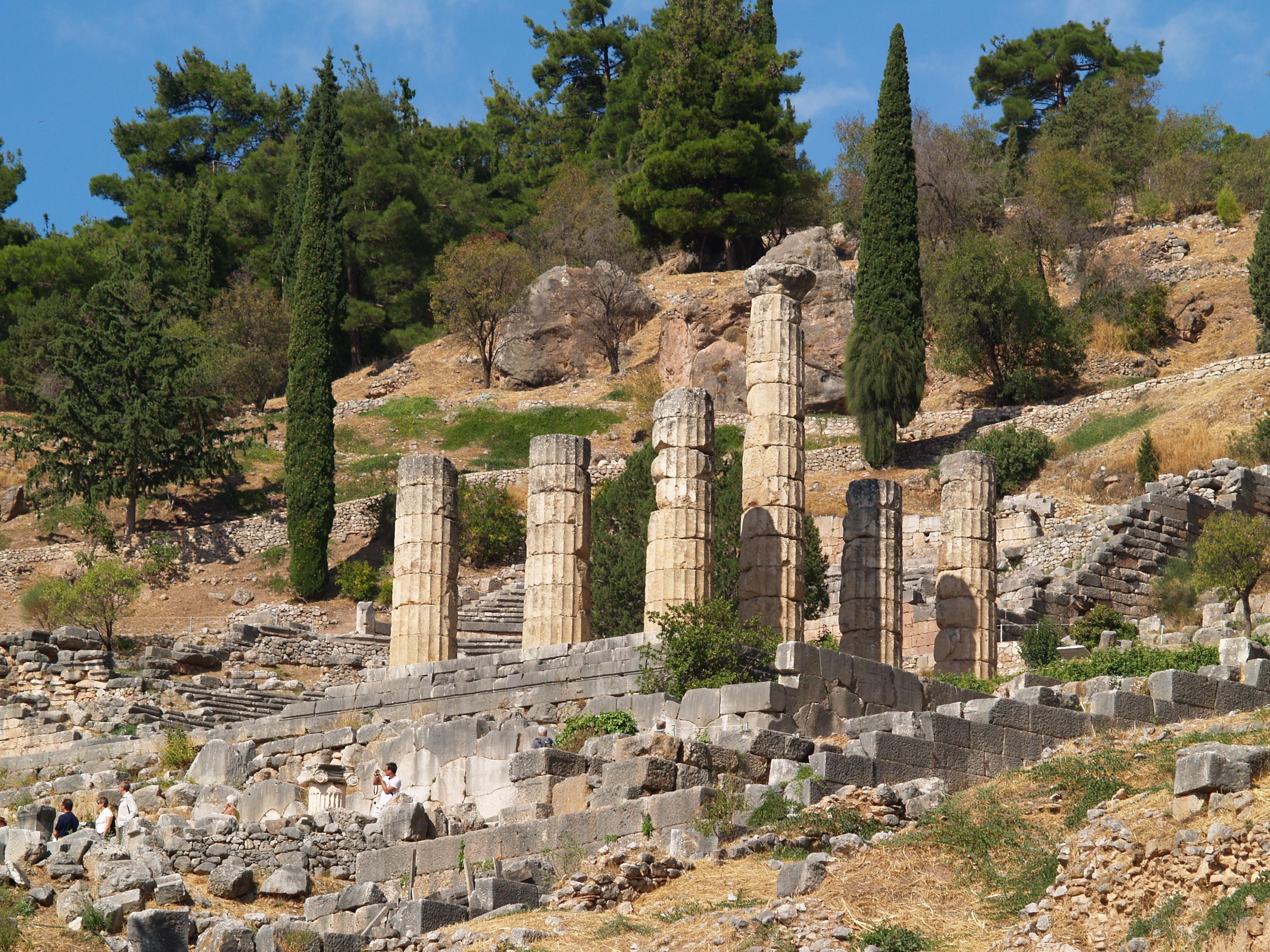 Delphi - Apollonuv chrám.jpg