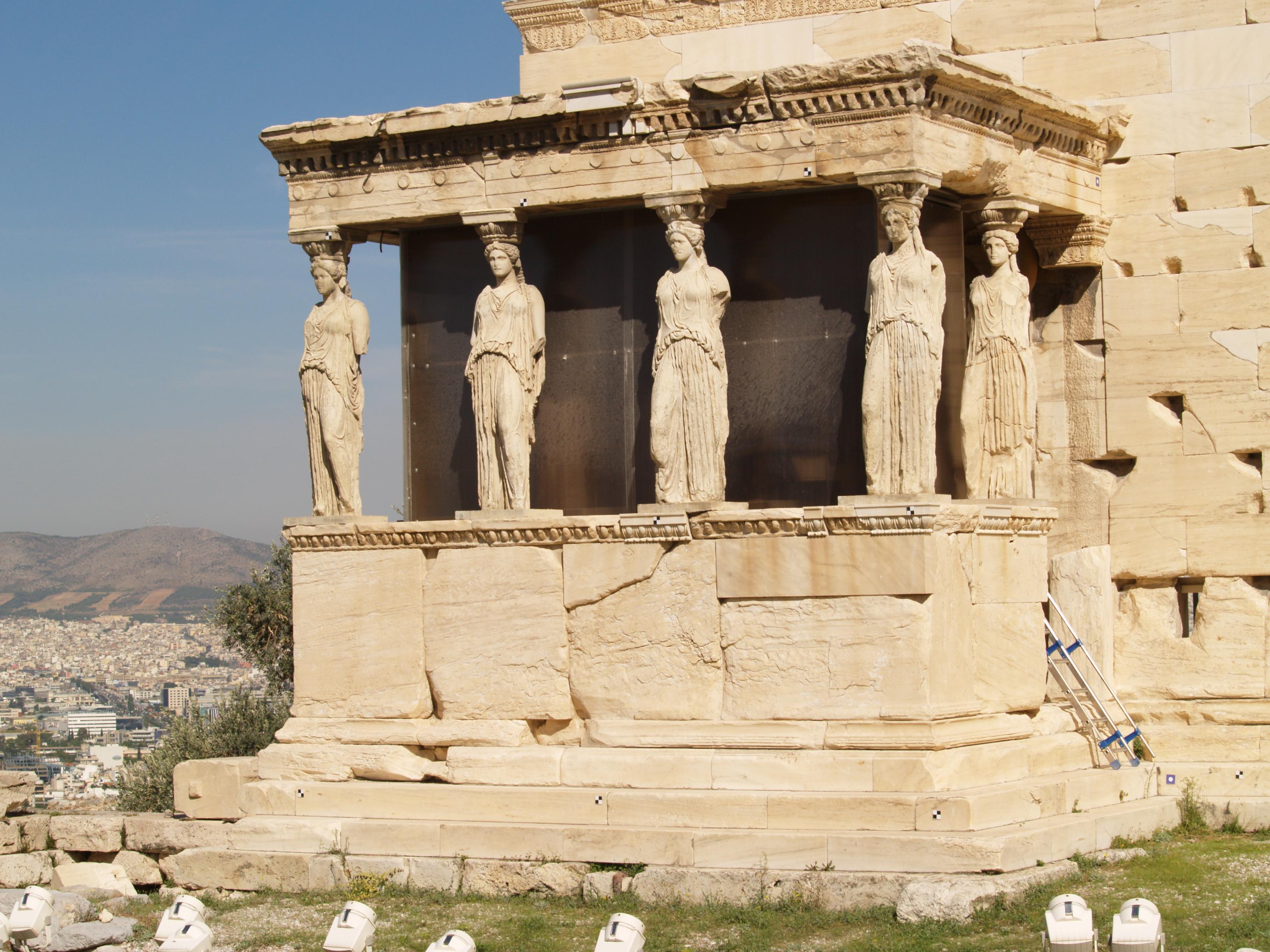 Akropolis - Erechteion - Karyatidy.jpg