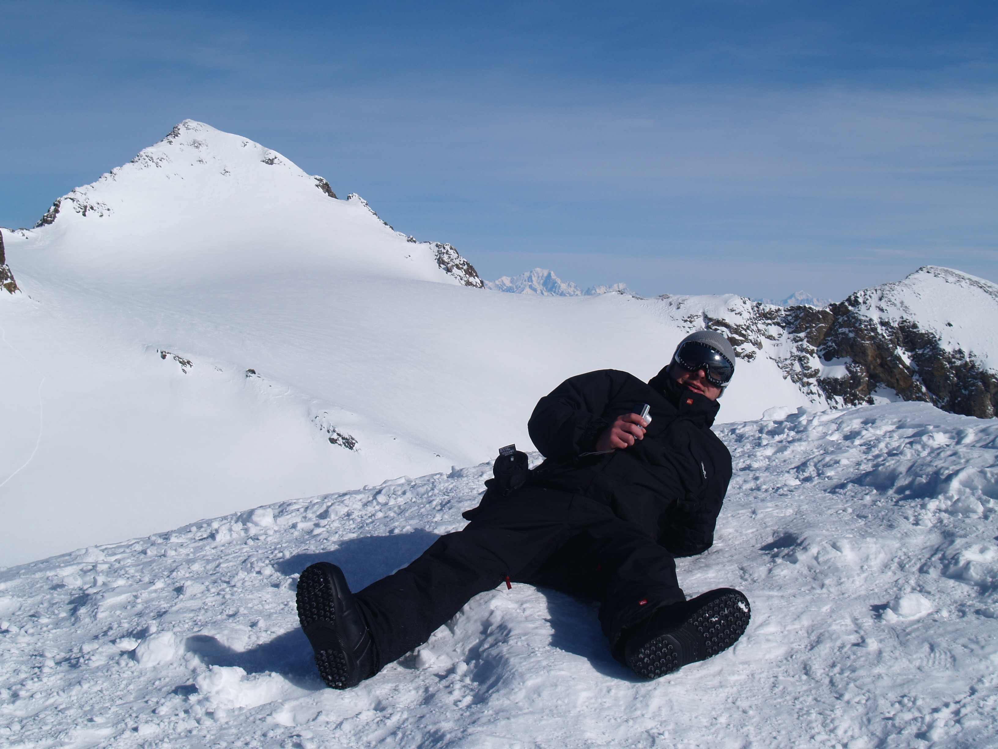 Jaroslav na Pic Blanc s Mont Blanc.jpg